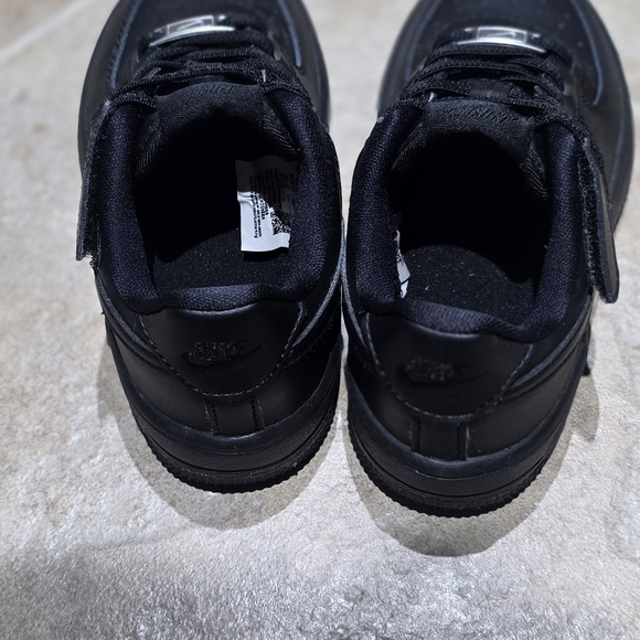 Nike Kids Black Sneakers - Picture 3 of 4